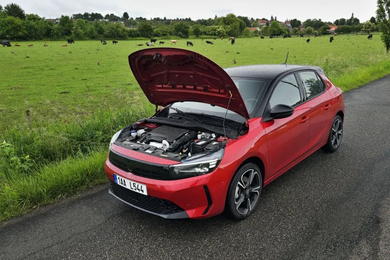 Test Opel Corsa GS 1.2 Turbo 100 k AT8 (2024)
