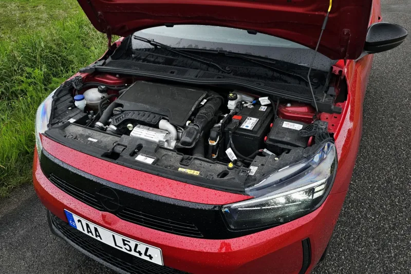 Test Opel Corsa GS 1.2 Turbo 100 k AT8 (2024)