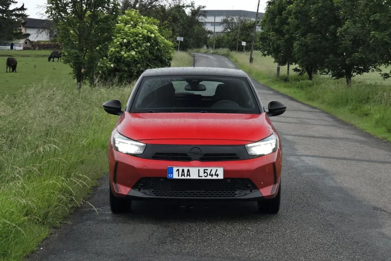 Test Opel Corsa GS 1.2 Turbo 100 k AT8 (2024)