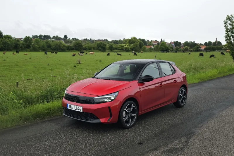 Test Opel Corsa GS 1.2 Turbo 100 k AT8 (2024)