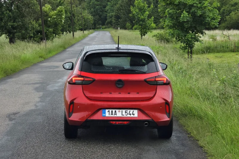 Test Opel Corsa GS 1.2 Turbo 100 k AT8 (2024)