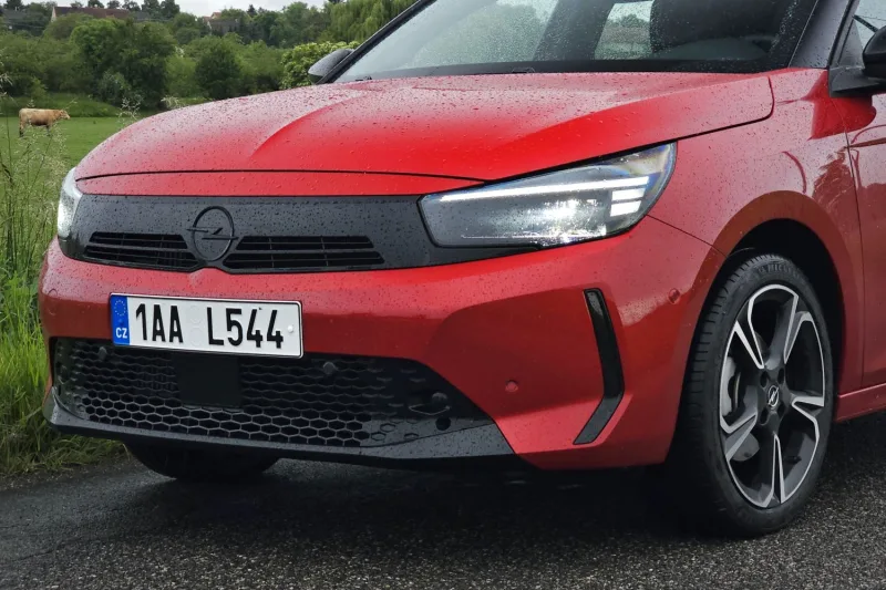 Test Opel Corsa GS 1.2 Turbo 100 k AT8 (2024)
