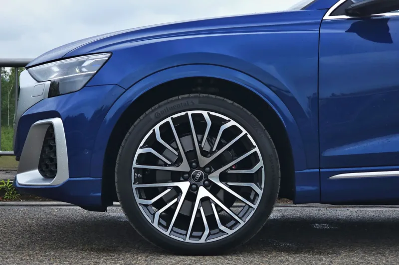 Test Audi SQ8 (2024)