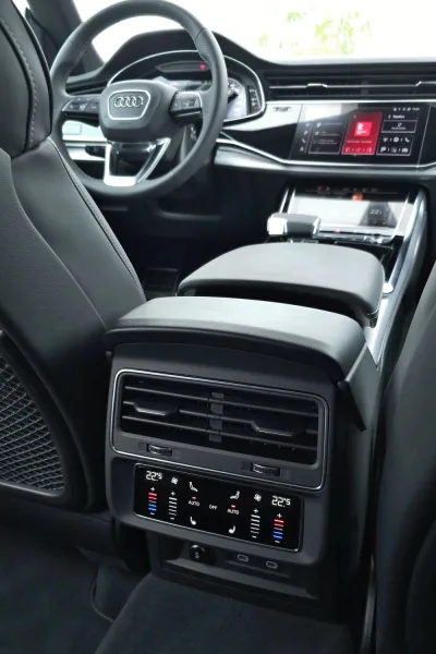 Test Audi SQ8 (2024)