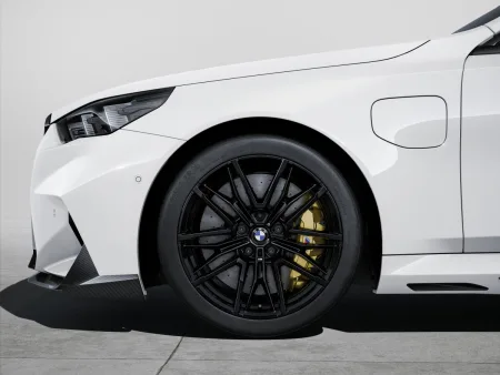 Nové BMW M5 se představuje s díly BMW M Performance Parts