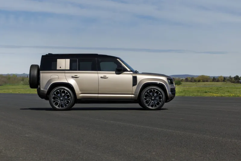 Land Rover Defender OCTA | 2024