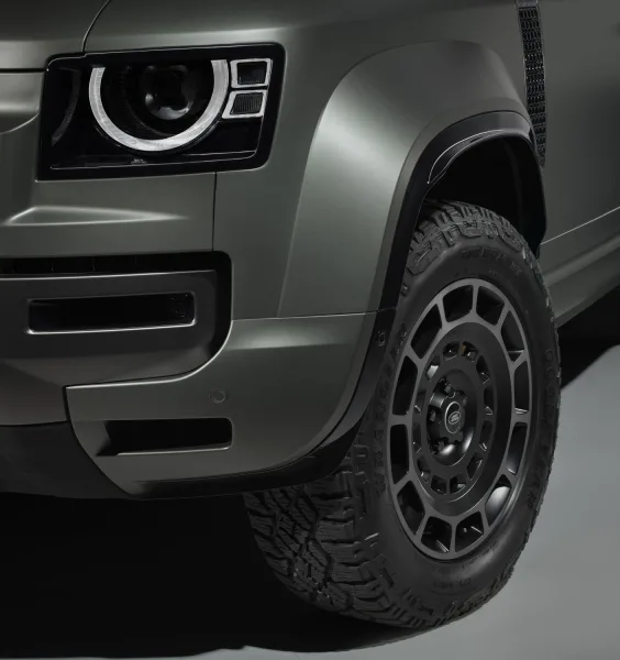 Land Rover Defender OCTA | 2024
