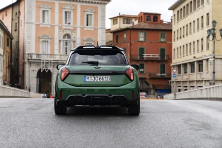 Nové MINI Cooper S se představuje ve výbavě JCW