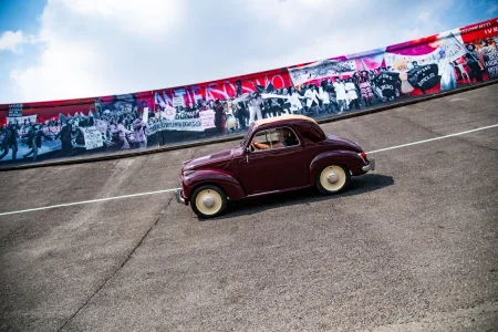 „La Pista 500“ na střeše budovy Lingotto v Turíně byla místem konání oslav 125. výročí s podtitulem „Smiling to the Future“