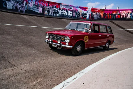 „La Pista 500“ na střeše budovy Lingotto v Turíně byla místem konání oslav 125. výročí s podtitulem „Smiling to the Future“