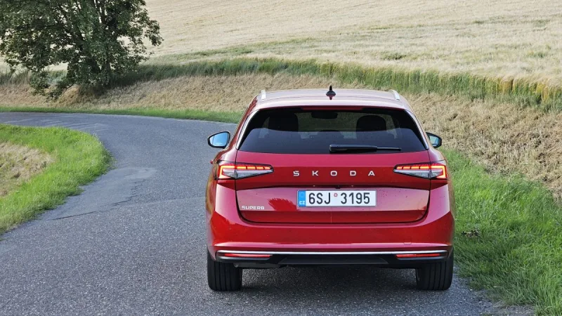 Test Škoda Superb Combi 1.5 TSI DSG | 2024