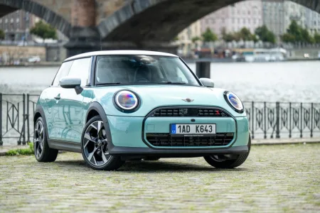 První jízda: MINI Cooper S (benzin, zelený)