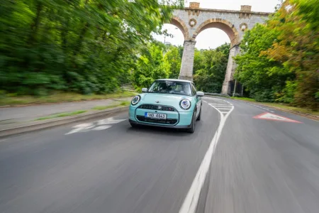 První jízda: MINI Cooper S (benzin, zelený)