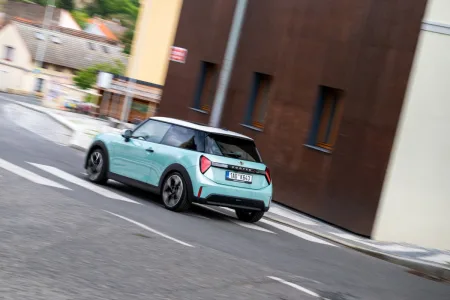 První jízda: MINI Cooper S (benzin, zelený)