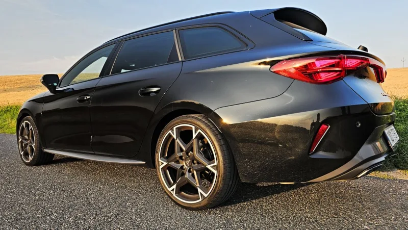 Test CUPRA Leon Sportstourer 1.5 eTSI DSG | 2024
