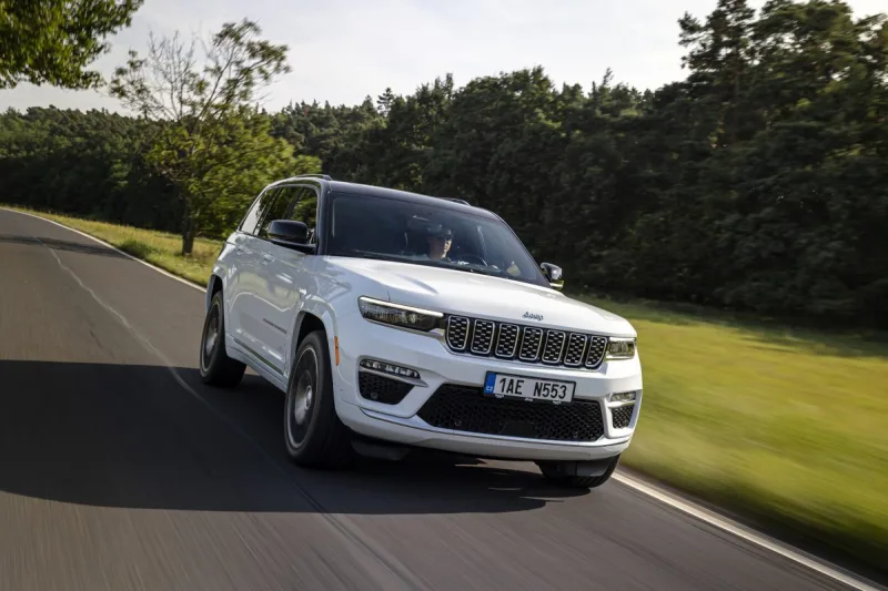 2024-Jeep_Grand_Cherokee_4xe-plug-in_hybrid-CZ