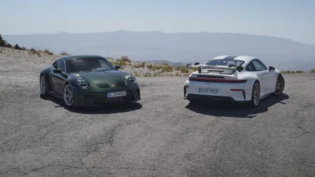 Porsche 911 GT3 Touring (992.2) a Porsche 911 GT3 (992.2)