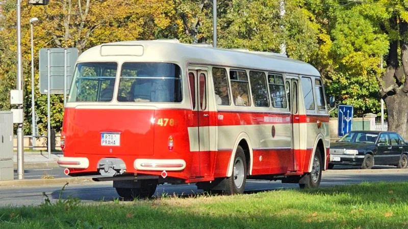 historicky-retro-autobus-Skoda_706_RTO_MTZ-veteran