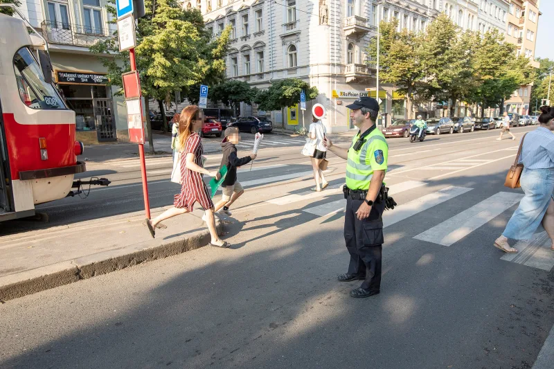 Praha je na tom co do bezpečnosti v dopravě skoro nejhůř v Evropě. Problém je moc aut i špatné značení