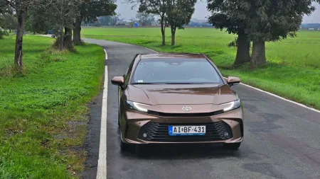 První jízda: Toyota Camry 2.5 Hybrid