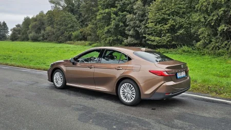 První jízda: Toyota Camry 2.5 Hybrid