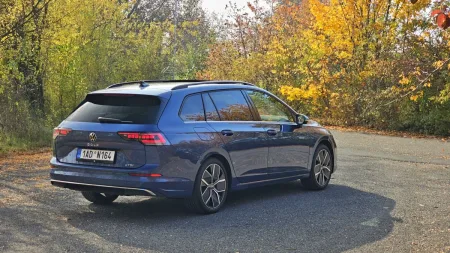 Test Volkswagen Golf Variant 1,5 eTSI DSG | 2024