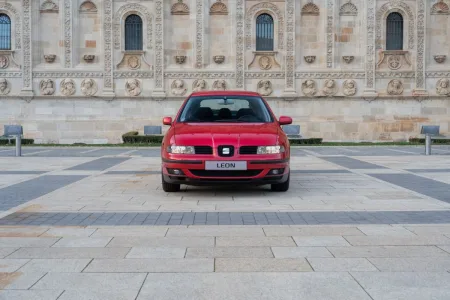 První generace modelu SEAT Leon signalizovala návrat značky SEAT do segmentu kompaktních vozů