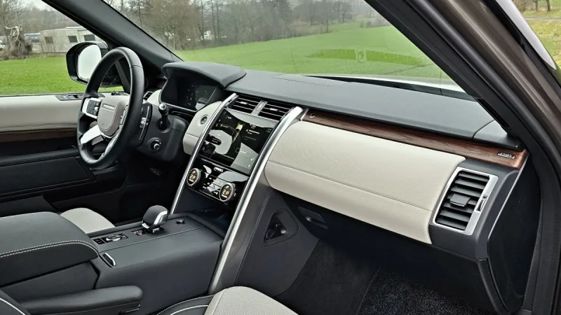 test-2024-land_rover_discovery-d250-17