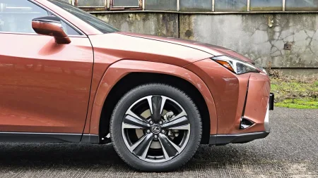 test-lexus-ux-300h-4x4-e-four-2024-11