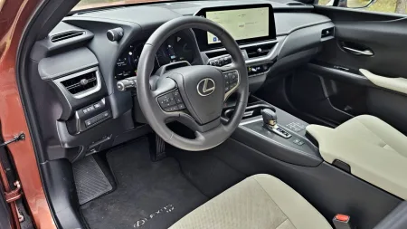 test-lexus-ux-300h-4x4-e-four-2024-17