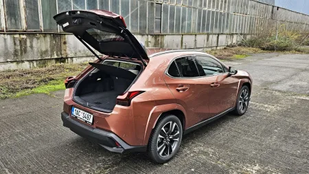 test-lexus-ux-300h-4x4-e-four-2024-30