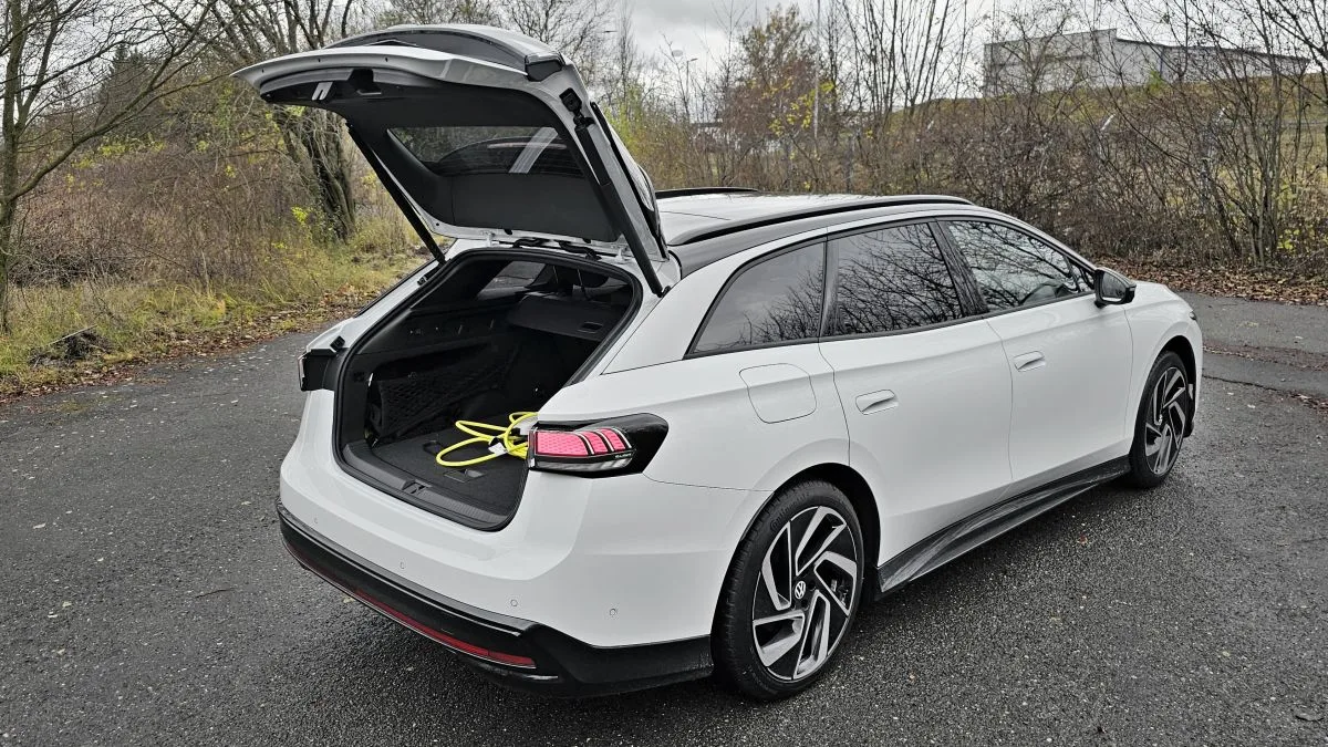 Test-2024-Volkswagen_ID7_Tourer-24