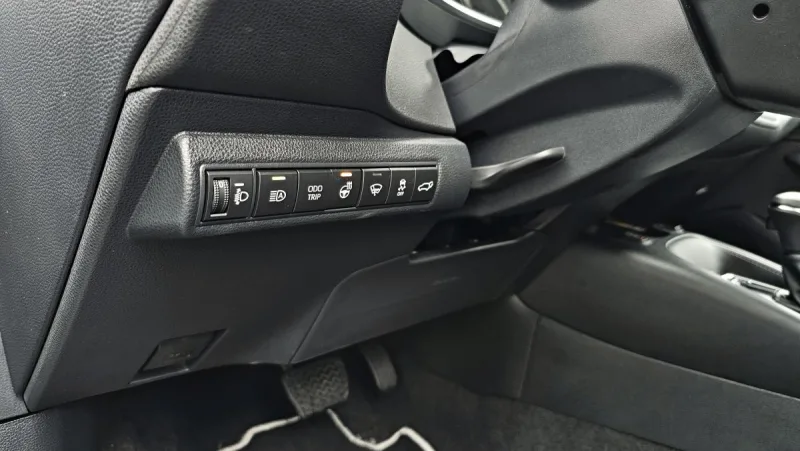 test-toyota_corolla_touring_sports-18_hybrid-12