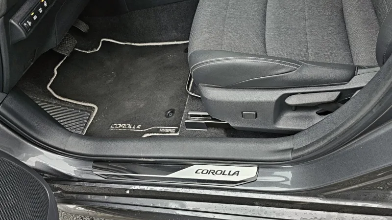 test-toyota_corolla_touring_sports-18_hybrid-18