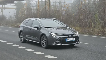 test-toyota_corolla_touring_sports-18_hybrid-2