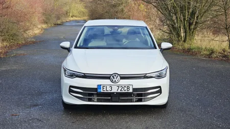 test-volkswagen-golf-ehybrid-plug-in-hybrid-2025-2