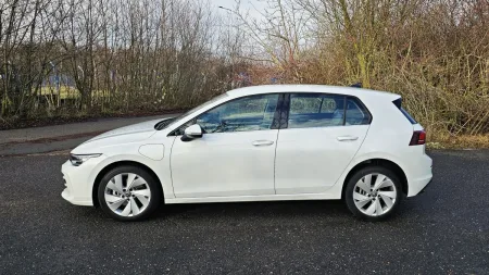 test-volkswagen-golf-ehybrid-plug-in-hybrid-2025-4