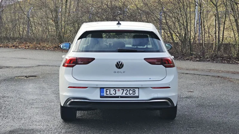 test-volkswagen-golf-ehybrid-plug-in-hybrid-2025-6