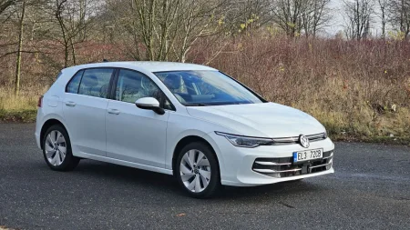 test-volkswagen-golf-ehybrid-plug-in-hybrid-2025-9