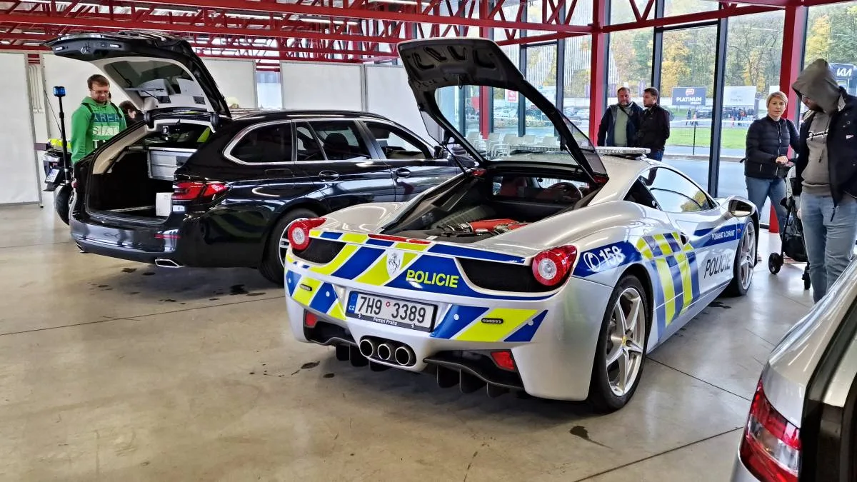 policie-ferrari_458_italia