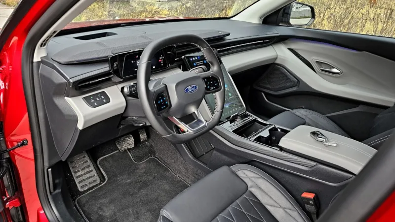 test-ford-explorer-premium-77-kwh-elektromobil-2025-17