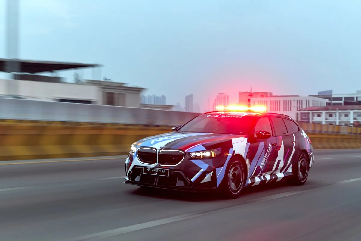 2025-bmw-m5-touring-motogp-safety-car