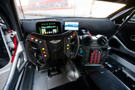 aston_martin_vantage_gt4-janik_motorsport-10