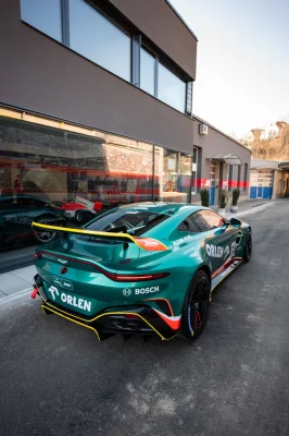 aston_martin_vantage_gt4-janik_motorsport-5