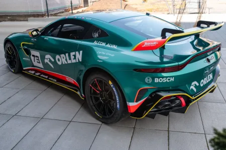 aston_martin_vantage_gt4-janik_motorsport-9
