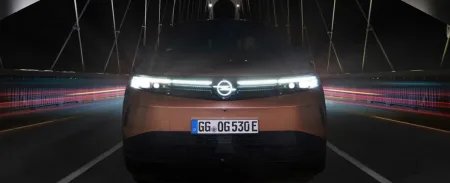 novy-opel-grandland-si-odvazi-oceneni-nejlepsi-svetlomety-roku-2025-nabidne-ve-svetlech-vice-nez-50-tisic-diod