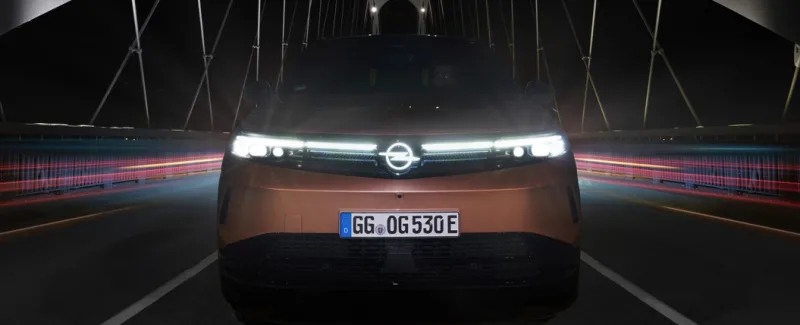 novy-opel-grandland-si-odvazi-oceneni-nejlepsi-svetlomety-roku-2025-nabidne-ve-svetlech-vice-nez-50-tisic-diod