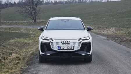 test-audi-q6-e-tron-quattro-elektromobil-2025-2