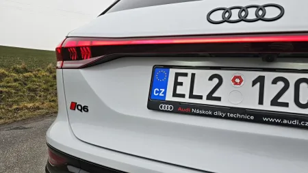 test-audi-q6-e-tron-quattro-elektromobil-2025-15