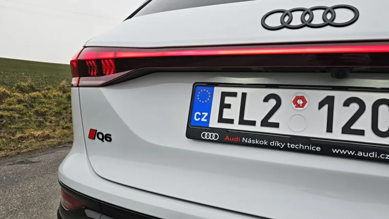 test-audi-q6-e-tron-quattro-elektromobil-2025-15